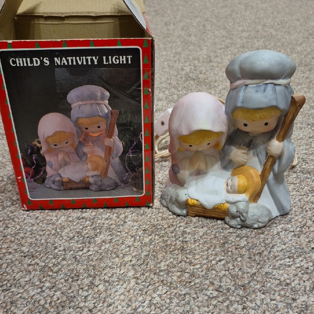Vintage Ceramic Child's Nativity Light Figurine WORKS